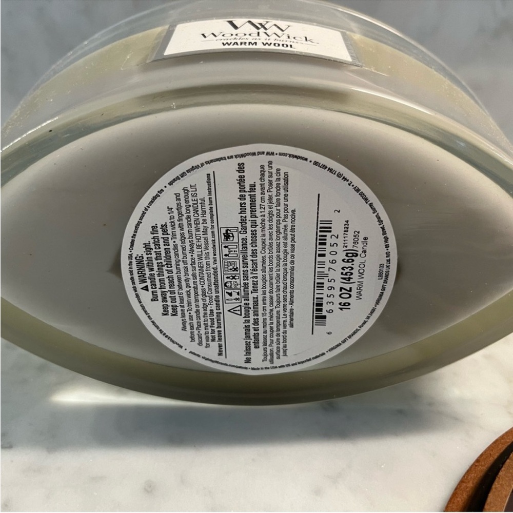 The exclusive, Pluswick® Innovation wooden wick creates a distinctive crackle